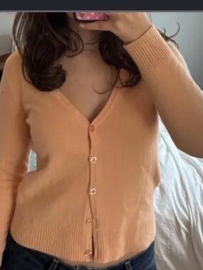 Chadwick’s peach 100% cashmere sweater with buttons